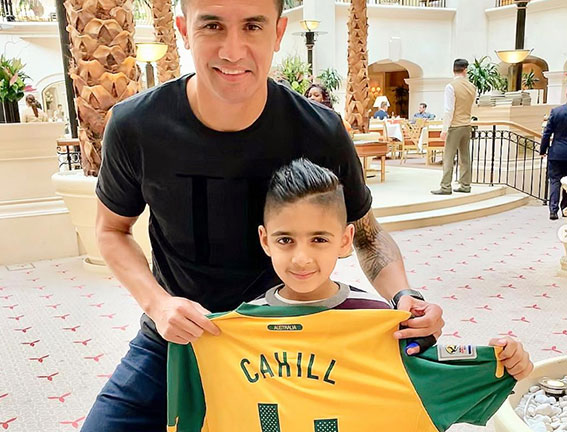 Former Everton star Tim Cahill shares heartwarming video meeting a blind young Arsenal supporter