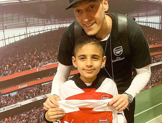 Mesut Ozil shares moving video of encounter with young blind fan