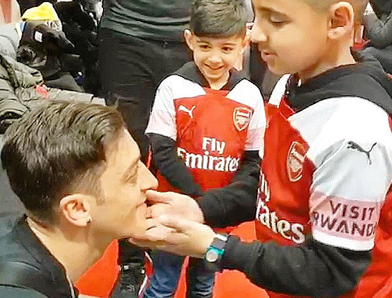 Ozil hangs out with Arsenal fan Mikey Poulli