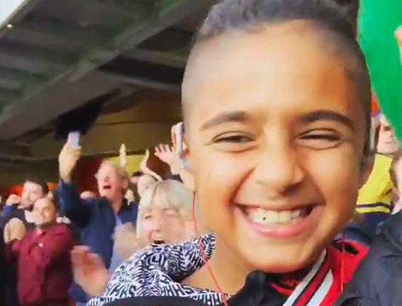 Amazing video of blind Arsenal fan celebrating Pierre-Emerick Aubemayang’s free-kick